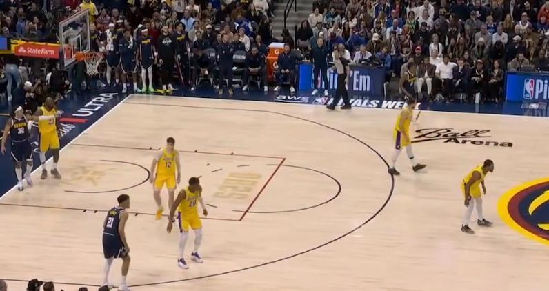 金年会APP-湖人激战掘金！斯玛特狂打铁 蒂米惊艳 东契奇稳定输出